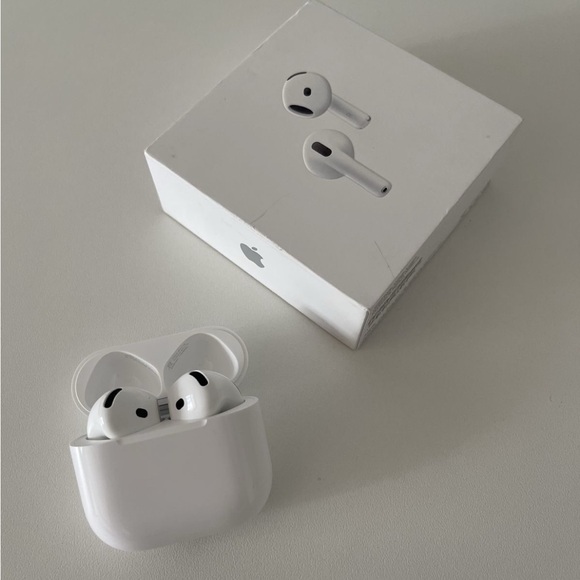 Apple White Earbuds with Charging Case